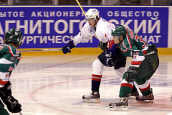 Evgeni Malkin Fansite.com Evgeni Malkin drives to the net vs Ak Bars Kazan 05/06 RSL season